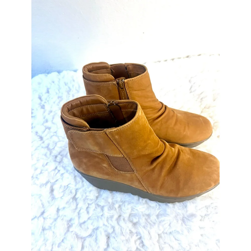 Skechers Suede Parallel Wedge Ankle Boots in Taupe Women Size 10M